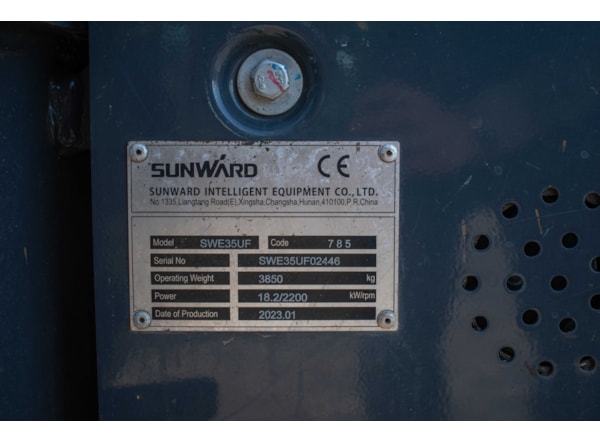 Miniexcavator SUNWARD 35UF de vanzare